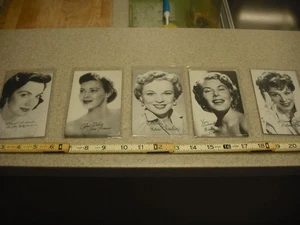Lote de 5 tarjetas vintage de estrellas de cine/celebridades/cantantes femeninas de exhibición de los años 50 - Imagen 1 de 6