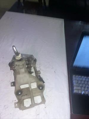 Manual de montaje de palanca de cambios interior Mitsubishi Eclipse 2000-2005 3,0 L V6 X3 Foto 1 de 4