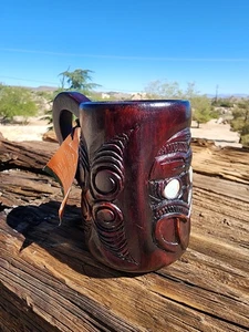 Maori Holz Tasse geschnitzt Kapana Tiki Becher Muschel Intarsien Rotorua Neuseeland Stammeskunst - Bild 1 von 17