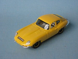 Matchbox Jaguar E Type Coupe mit gelber Karosserie BP englischer Sportwagen Spielzeug 70mm - Bild 1 von 1
