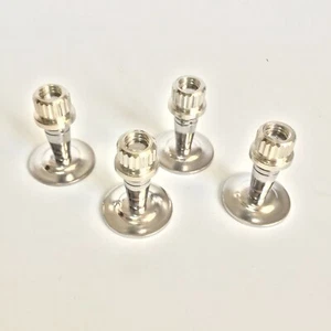 Juego de 4 altavoces de latón con soporte de pie de altavoz con cono de aislamiento con base plateada  - Imagen 1 de 7