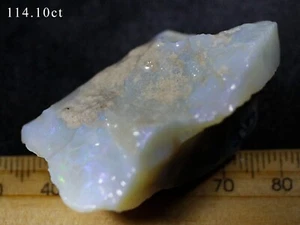 LARGE PIECE OF LIGHTNING RIDGE OPAL WITH BLUE and GREEN COLOURS! 114.10ct - Picture 1 of 4