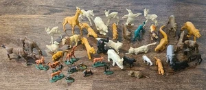 BUNDLE OF 45 VINTAGE PLASTIC TOY FARM & ZOO ANIMALS FIGURES TOYS - Picture 1 of 6