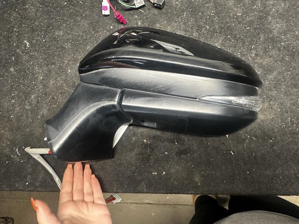 Driver Side View Mirror Turn Signal Without Camera Fits 21-24 VENZA 2054552 Foto 1 de 3