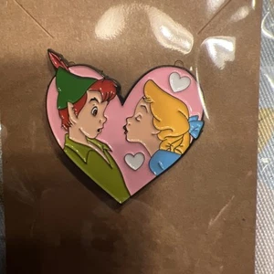 Prendedor Peter Pan X Wendy Fantasía Disney Beso Corazón - Imagen 1 de 1