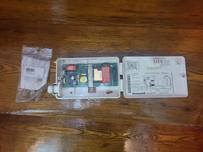 Honeywell Ademco GSMX4G - AlarmNet Cellular Alarm Monitoring Communicator - Image 1 of 2