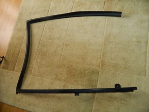 08-12 Nissan Versa FABRICANTE DE EQUIPOS ORIGINALES puerta trasera derecha vidrio canal de funcionamiento y división - Imagen 1 de 6