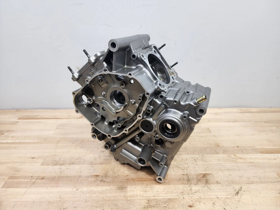 Carcasas cárter motor Suzuki SV650 2004-2009 11301-20883 Foto 1 de 4