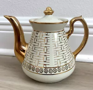 Hall Ceramic 078 USA Ivory Gold Philadelphia Basket Weave TEAPOT 6 cup Vintage - Picture 1 of 10