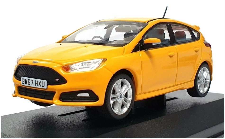 Vanguards escala 1/43 VA15302 - Ford Focus Mk3 ST - Tangerine Scream Foto 1 de 4