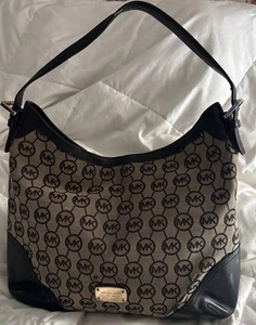 Michael Kors Millbrook Signature Logo Black Tan Canvas Shoulder Bag Handbag Flaw - Picture 1 of 14
