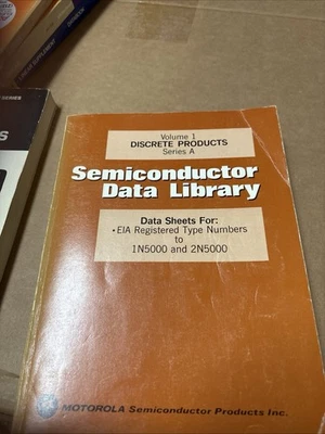 MOTOROLA Volume 1 DISCRETE PRODUCTS Series A SEMICONDUCTOR DATA LIBRARY 1974 - Image 1 of 4