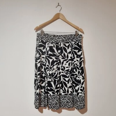 Falda Floral Gerry Webber Talla 12 Negra Blanca Con Pliegues Grandes Foto 1 de 4