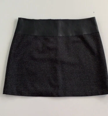 Minifalda negra BCBGMAXAZRIA con cintura de imitación de cuero, talla 6 Foto 1 de 4