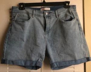 Levi's Signature Size 18 Women's Mid Rise Denim Shorts ~EUC~ - Picture 1 of 8