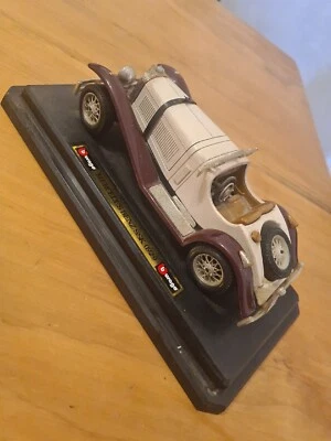 Modellino Bburago 3009 Mercedes-Benz SSK (1928) crema/marrone 1:18 - Immagine 1 di 4