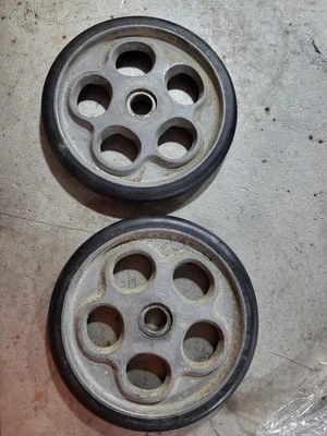 Moto de nieve Yamaha Bravo vintage 7 3/8" diámetro ruedas locas traseras Foto 1 de 4