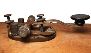 J. H. BUNNELL AMERICAN ANTIQUE SIGNED BRASS STRAIGHT TELEGRAPH KEY, WOODEN BASE - Picture 1 of 17