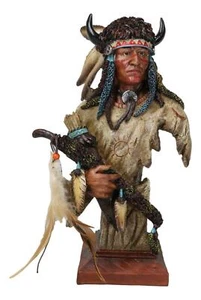 Figura busto jefe guerrero indio nativo con cuernos de búfalo y plumas - Imagen 1 de 9