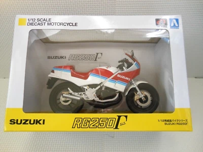 Aoshima Suzuki RG250 Motorcycle Diecast 1/12 scale Red White Licensed product - Image 1 of 4