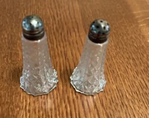 Salz Pfefferstreuer Klarglas Sterling Kappen Vintage Rautenmuster 2er Set - Bild 1 von 6