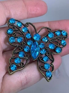 Butterfly Openwork Blue Rhinestones Vintage Gold Brooch Pin M-4083 - Picture 1 of 3