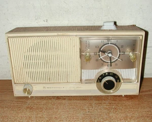 RADIO SVEGLIA AM VINTAGE MOTOROLA STATO SOLIDO MODELLO XC18CH NON TESTATA - Foto 1 di 10