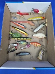19 Vtg Fishing Lures Mixed Lot From Estate Wood & Plastic Unsearched 4 Heddon - Picture 1 of 6