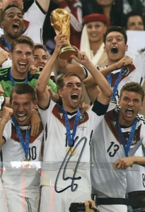 GERMANY & BAYERN MUNICH: PHILIPP LAHM SIGNED 6x4 WORLD CUP TROPHY PHOTO+COA - Picture 1 of 1