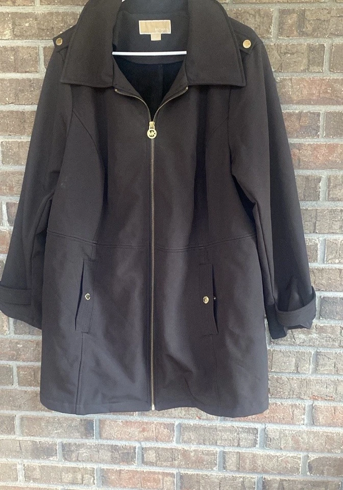 Gabardina de lluvia forrada de lana Michael Kors Plus talla 1x chocolate con dorado Foto 1 de 4