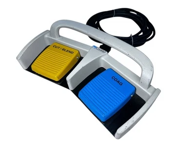 Pedal de electrocirugía ConMed 60-6700-001 doble pedal COAG / MEZCLA DE CORTE Foto 1 de 4