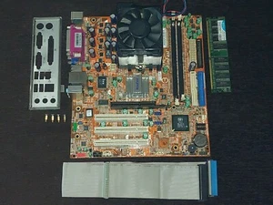 Foxconn Winfast 760GXK8MC-RSH Socket 754+CPU AMD SEMPRON SDA2800AI03BX+SDRAM - Picture 1 of 12