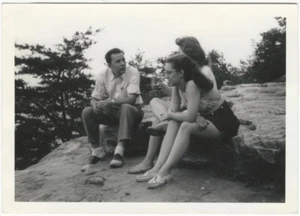 Two Pretty Young Women & Man Hiking Up a Hill Rest Original Outdoor Snapshot - Picture 1 of 1