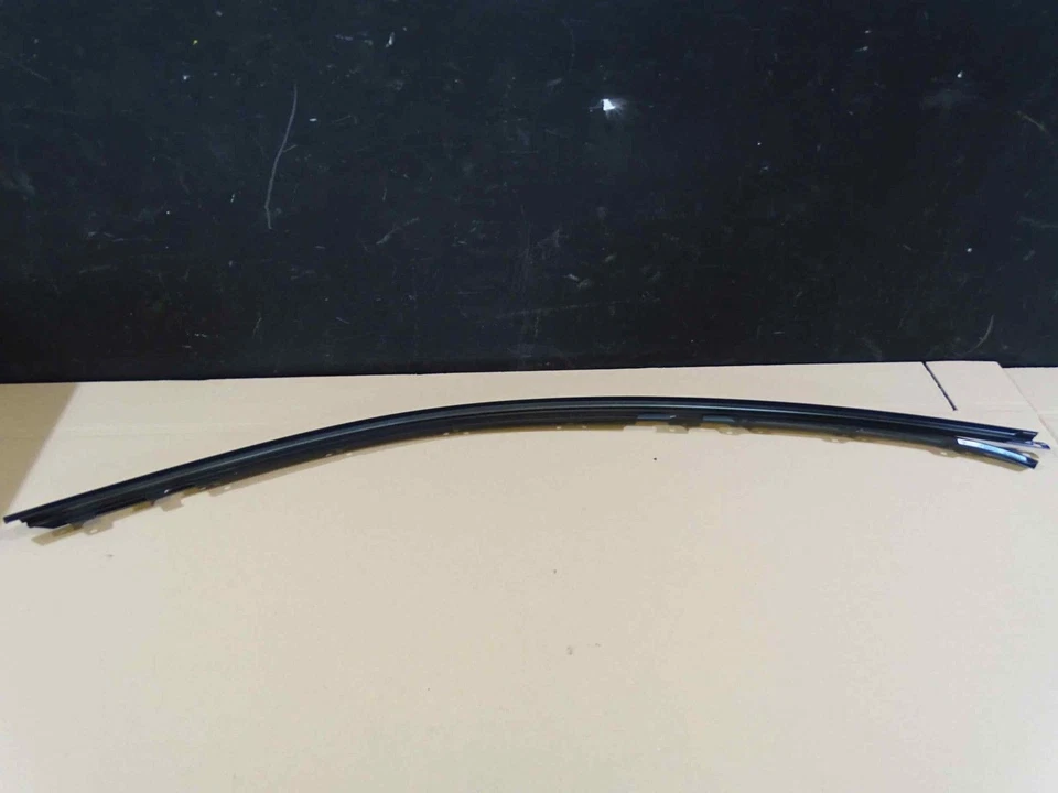 Moldura para ventana Porsche Panamera 97053748204A78 Foto 1 de 1