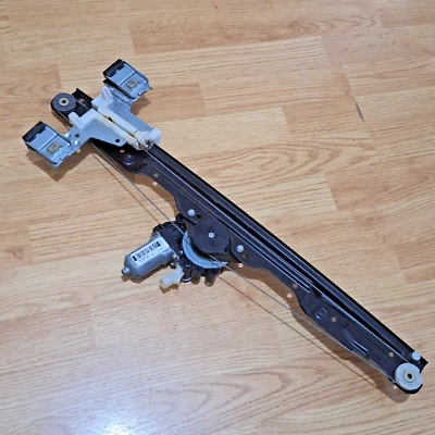 Regulador de ventana puerta trasera izquierda Jeep Commander OEM Mopar 55396483AB Foto 1 de 4