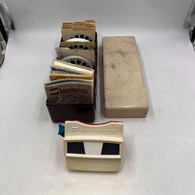 Viewmaster lot viewer, disks, booklets, case, Vintage - Image 1 of 4