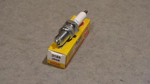 BUJÍAS NGK JR9B NUEVAS EN CAJA CANTIDAD DE 1 - Imagen 1 de 1