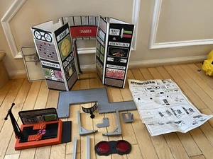 GI Joe Mike Power Atomic Man Secret Mountain Outpost with Figure - Hasbro - Picture 1 of 12