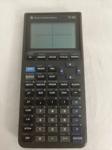 Texas Instruments TI-82 graphischer Taschenrechner gebraucht funktioniert getestet mit Deckel. - Bild 1 von 8