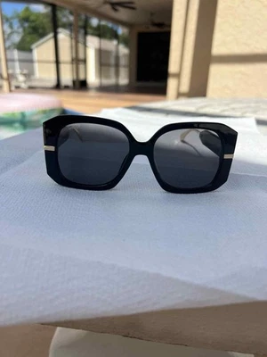 Fendi Sunglasses - Image 1 of 4