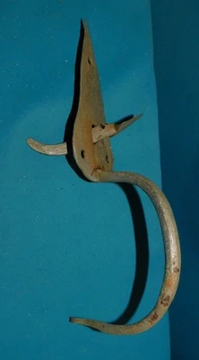 ANCIEN LOQUET A POUCIER POIGNÉE EN FER FORGÉ XVIIIe / XIXe. CLENCHE PORTE . n°5 - Photo 1/4