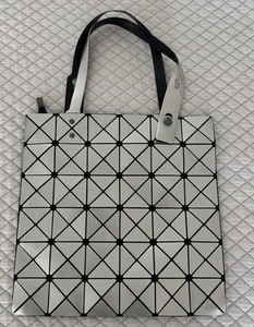 Bao Bao "Issey Miyake" quadratische silberne Prisma BEUTELTASCHE - 12,5" x 12,5" EUC - Bild 1 von 4