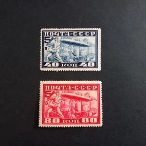 RUSSIA - URSS 1930/ POSTA AEREA - ZEPPELIN, SERIE DI 2 VALORI LING. MH* - Imagen 1 de 2