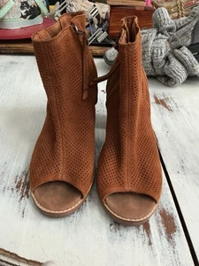 Toms Peeptoe-Booties mit Absatz Reißverschluss Größe 7W - Bild 1 von 8