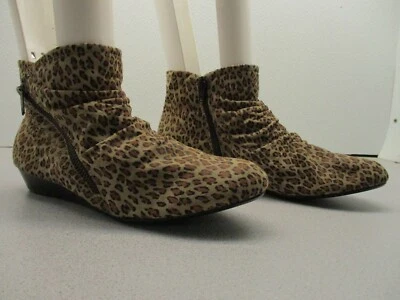Botines holgados de cuero con cuña y cremallera con estampado de leopardo Array para mujer talla 7,5 M Foto 1 de 4