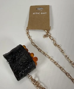 Ikura Sushi 3D Halskette mit Goldkette von Attic Salt - Bild 1 von 9