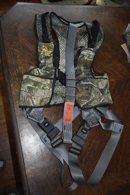 Team Realtree Pro Series Hunter Safety System Vest Size S/M Hunting Harness READ - Image 1 of 4