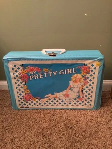 Maleta de vinilo de almacenamiento de colección Child World My Pretty Girl para muñecas - Imagen 1 de 7