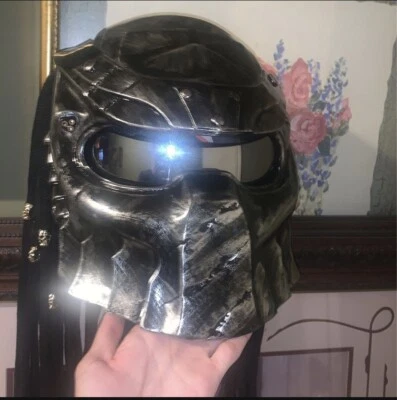 1 DE 1 CASCO DE MOTO PREDATOR PERSONALIZADO Foto 1 de 4