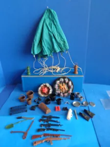 VINTAGE ACCESSORIES FOR ACTION JACKSON & BIG JIM - Picture 1 of 8
